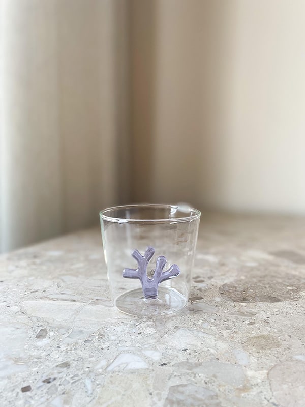 Vandglas med lilla koral indeni fra Ichendorf