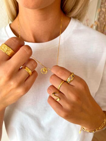 Guldsmykker ringe, armbånd og halskæde