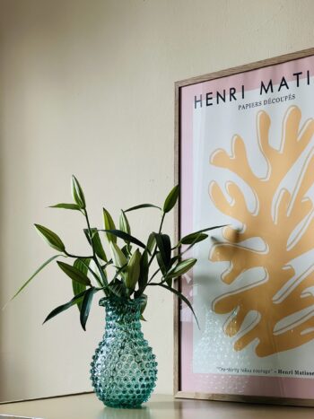 Beryl vase med pindsvinformet prikker