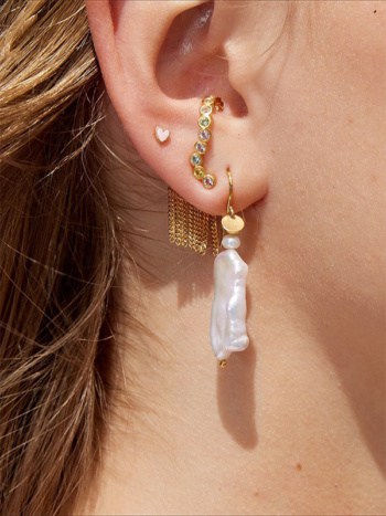 Dancing Chains Behind Ear-Earring Gold